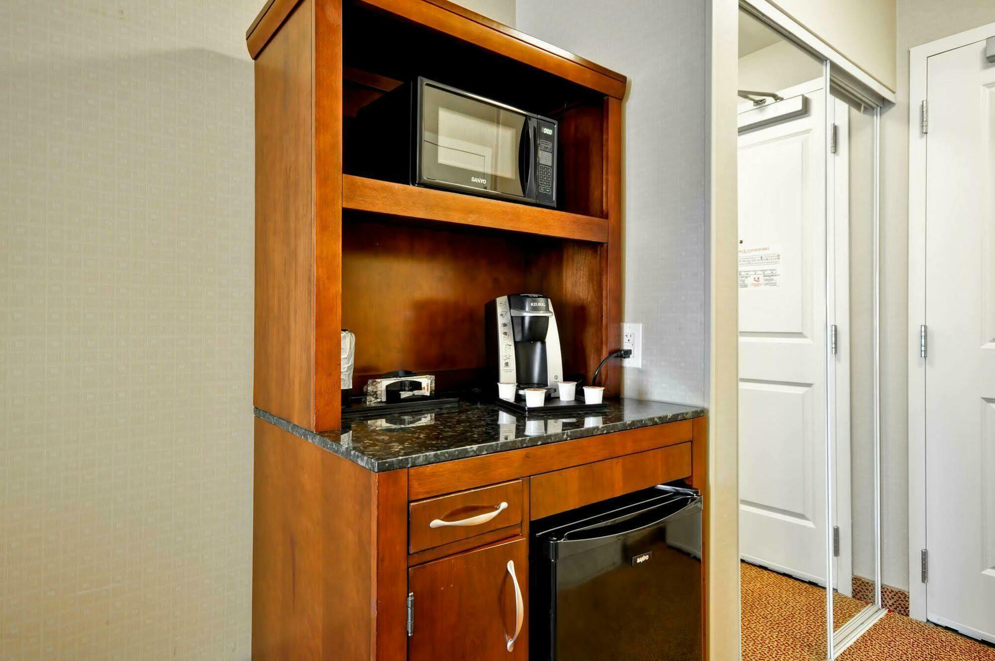Hilton Garden Inn Blacksburg University Esterno foto